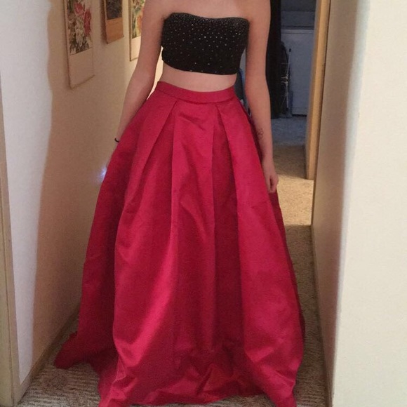 Prom dress!! - Picture 2 of 4